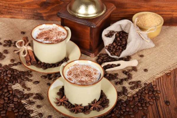Café con espuma de leche y chocolate —  Fotos de Stock
