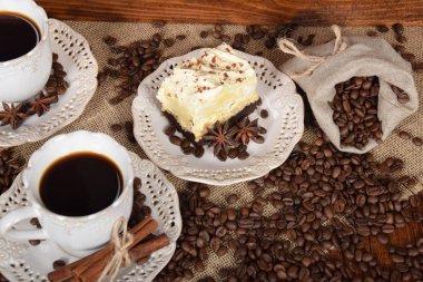 sıcak kahve ve vanilyalı çikolata c ile bir çerez ile retro bardak