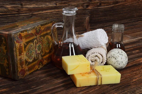 Musky aroma soap, argan oil for the body and clean towels — Stock Photo, Image