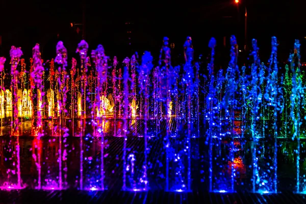 Fuente Brillante Colorida Calle Noche — Foto de Stock