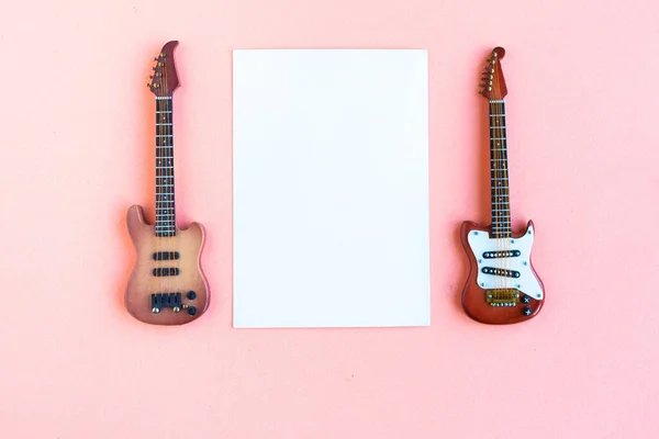 guitarra rosa juguete