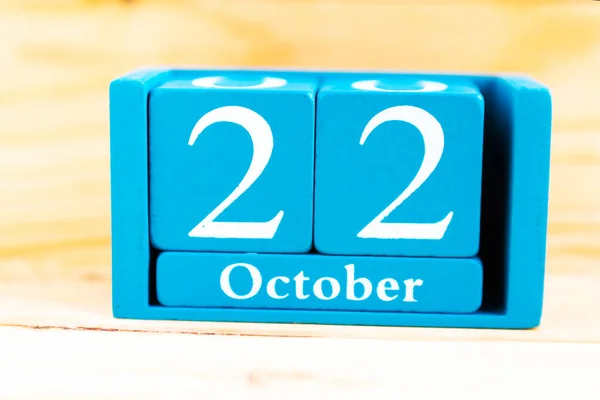 Octobre Calendrier Cube Bleu Avec Mois Date Sur Fond Bois — Photo