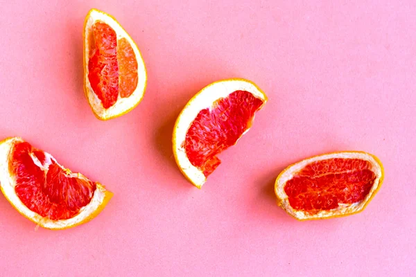 Pomelo Rodajas Sobre Fondo Pastel Rosa Concepto Mínimo —  Fotos de Stock