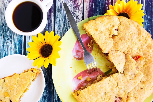 Läcker Söt Hemlagad Äppelpaj Och Kaffe Kopp Ovanifrån — Stockfoto