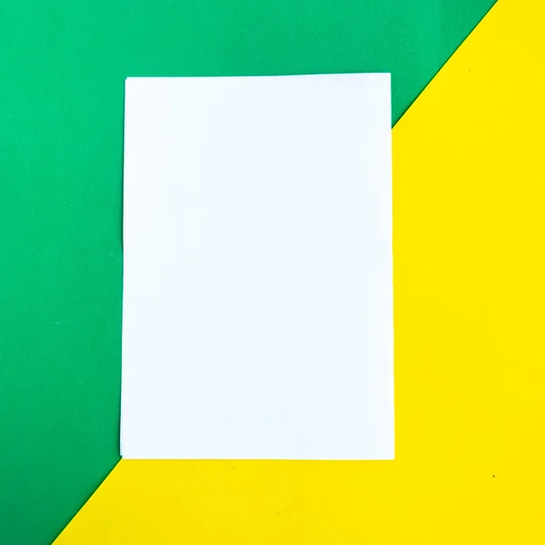 Mockup Bianco Vuoto Sfondo Geometrico Verde Giallo Copia Spazio Testo — Foto Stock