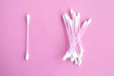 Pembe pastel arka planda pamuk tomurcukları, üst manzara