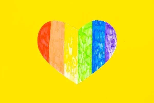 Corazón Colores Lgbtq Sobre Fondo Amarillo Brillante Vista Superior —  Fotos de Stock