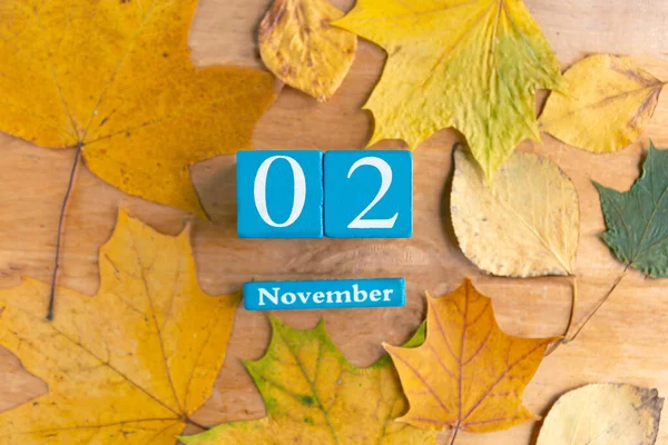 November Blauwe Kubus Kalender Met Maand Datum Houten Ondergrond — Stockfoto