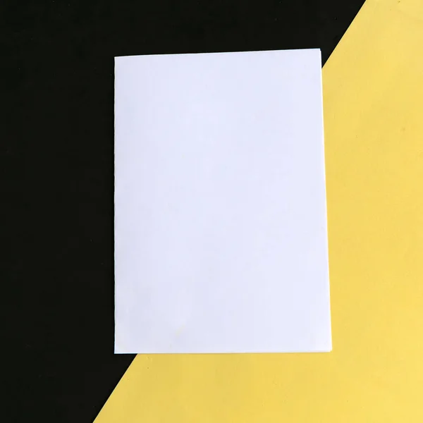 Mockup Bianco Bianco Sfondo Geometrico Giallo Nero Copia Spazio Testo — Foto Stock
