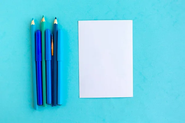 Kleurpotloden Wit Mockup Blanco Blauwe Achtergrond Terug Naar School Concept — Stockfoto