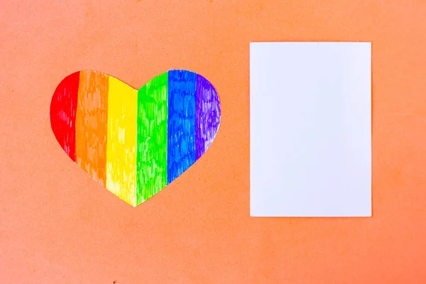 Corazón Colores Lgbtq Blanco Maqueta Blanco Sobre Fondo Rosa Pastel — Foto de Stock