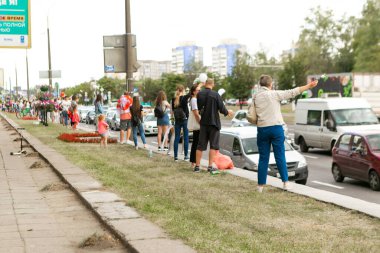 : Beyaz Rusya 'da barışçıl protestolar. Belarus 2020 'de başkanlık seçimleri. Beyaz Rusya 'da kadınlar ve çiçekler