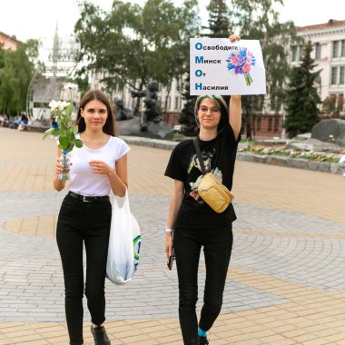 : Beyaz Rusya 'da barışçıl protestolar. Belarus 2020 'de başkanlık seçimleri. Beyaz Rusya 'da kadınlar ve çiçekler