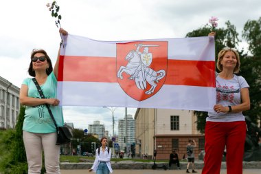 : Beyaz Rusya 'da barışçıl protestolar. Belarus 2020 'de başkanlık seçimleri. Beyaz Rusya 'da kadınlar ve çiçekler