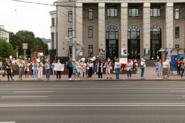 : Beyaz Rusya 'da barışçıl protestolar. Belarus 2020 'de başkanlık seçimleri. Beyaz Rusya 'da kadınlar ve çiçekler