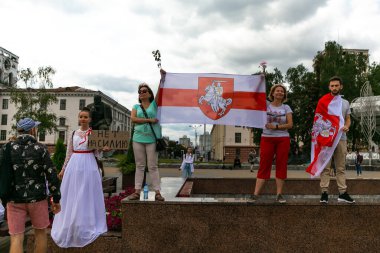 : Beyaz Rusya 'da barışçıl protestolar. Belarus 2020 'de başkanlık seçimleri. Beyaz Rusya 'da kadınlar ve çiçekler