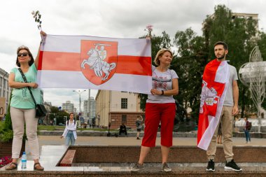 : Beyaz Rusya 'da barışçıl protestolar. Belarus 2020 'de başkanlık seçimleri. Beyaz Rusya 'da kadınlar ve çiçekler