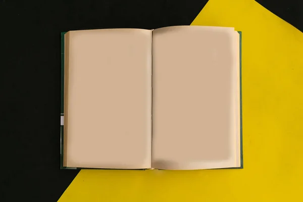 Livro Mockup Aberto Sobre Fundo Geométrico Amarelo Preto Conceito Mínimo — Fotografia de Stock