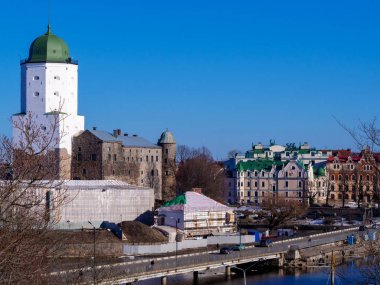 Vyborg, Rusya - 2019-04-03 : Adada Ortaçağ kalesi. Vyborg. Rusya