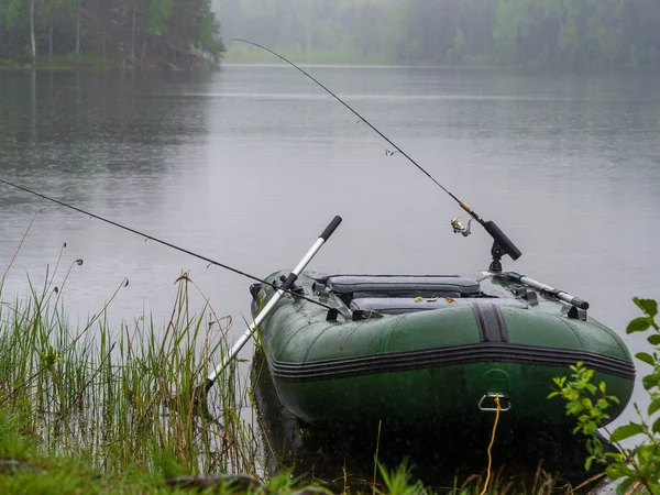 Надувная Лодка Удочками Озере — стоковое фото