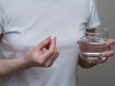 Kadın hapları, ilaç, sağlık hizmetleri ve insan konseptine yakın.