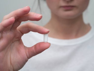 Kadın hapları, ilaç, sağlık hizmetleri ve insan konseptine yakın.