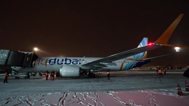 Timelapse de observación nocturna en el aeropuerto de Sheremetyevo en Moscú, Rusia — Vídeo de stock