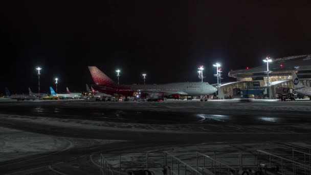 Timelapse of night routine in Vnukovo Airport. Moscow, Russia — Stock Video