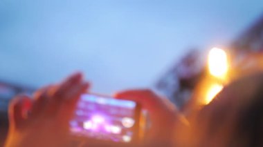 En sevdiğin müzik grubu konseri anları yakalama