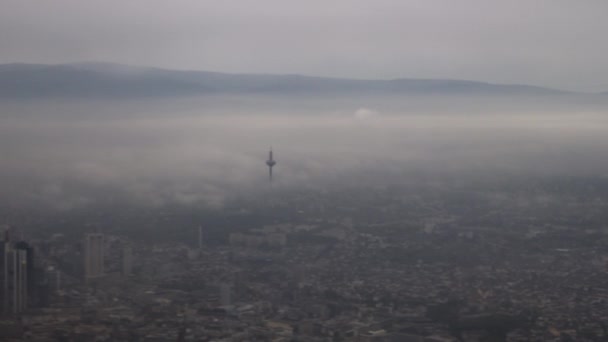 Uçak uçan Frankfurt'a görüntülemek — Stok video
