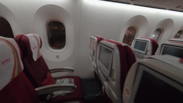 In the empty cabin of Hainan Airlines — Stock Video