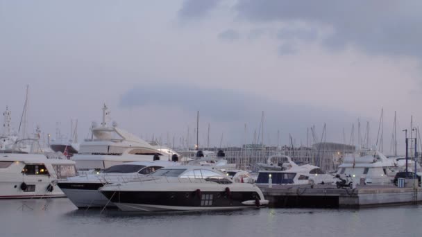 Yat Limanı'na demirleme. Alicante, İspanya — Stok video