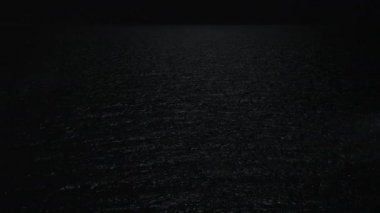 Gece deniz manzaralı