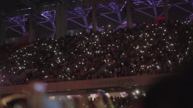 Kalabalık tribün güzel bir manzara bir müzik konser