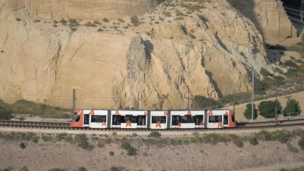 Alicante Spanien April 2018 Moderne Städtische Strassenbahn Auf Ihrem Weg — Stockvideo