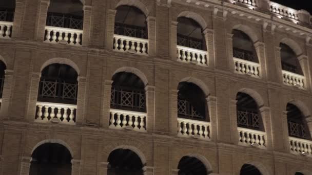 Vista noturna da Plaza de Toros de Valencia, Espanha — Vídeo de Stock