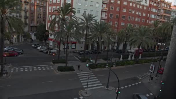 Timelapse de rua em Valência de dia para noite, Espanha — Vídeo de Stock