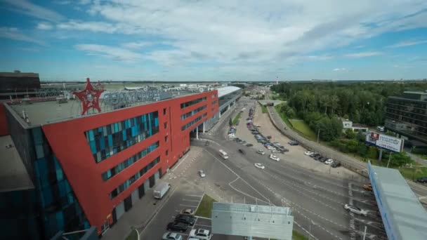 Zeitraffer des Verkehrs am Aeroexpress-Terminal. Flughafen Scheremetjewo, Moskau — Stockvideo