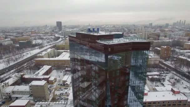 Pohled na moderní budovy v zimě — Stock video