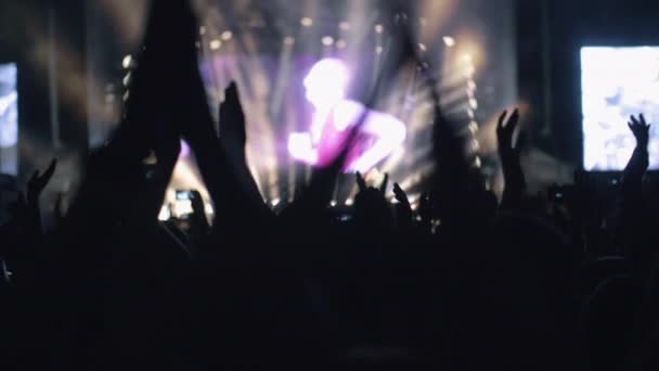 Slowmo af hænder klapper på musik koncert – Stock-video