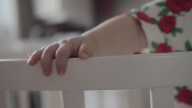 Şirin bebek kız yuvarlak beşik 3