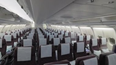 Jet uçak ekonomi sınıfı iç görünüm