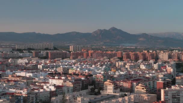 Uma vista aérea de Alicante ensolarado — Vídeo de Stock