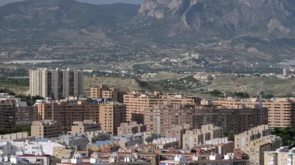 Una vista aérea de Alicante en un día luminoso — Vídeo de stock