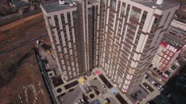 Yeni blok daire ve Moskova panorama, bahar havadan görünümü. Rusya