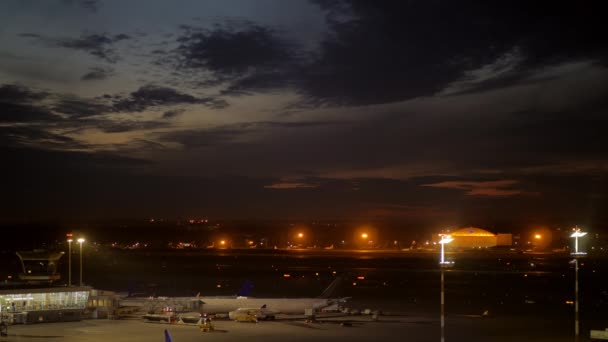 Airport at night. Plane boarding and taking off — Stock Video