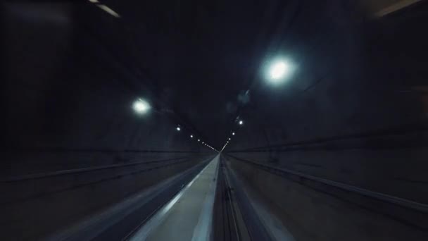 Yeraltı tren tünele üzerinde yüksek hızda seyahat — Stok video