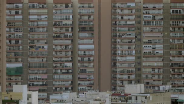 アリカンテ、スペインの平たい箱のブロックです。外の景色 — ストック動画