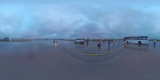 360 vr Abend Blick auf Sheremetyevo Flughafen und Spotter werden schießen — Stockvideo