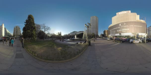 360 vr Stadtansicht mit edificio espana und plaza de espana in madrid, spanien — Stockvideo